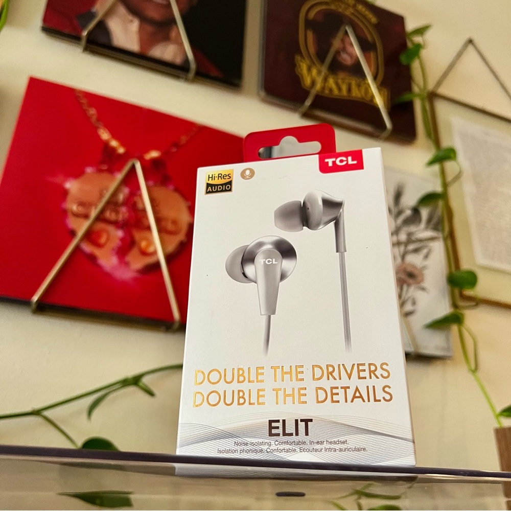 🎧 TCL ELIT 300 Wired In-Ear Headphones with Mic, Noise Isolating, Silver, NWT